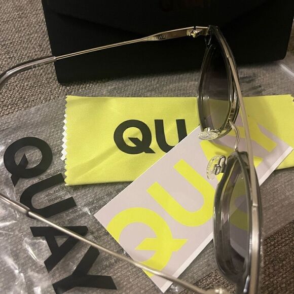 NWT QUAY AUSTRALIA- Getaway Sunglasses- Gray, Smoke in Original packaging.